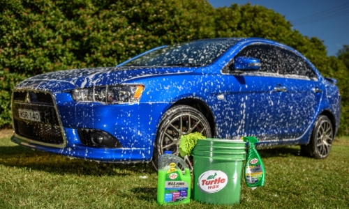 Comment bien laver sa voiture comme un pro à la maison ? 